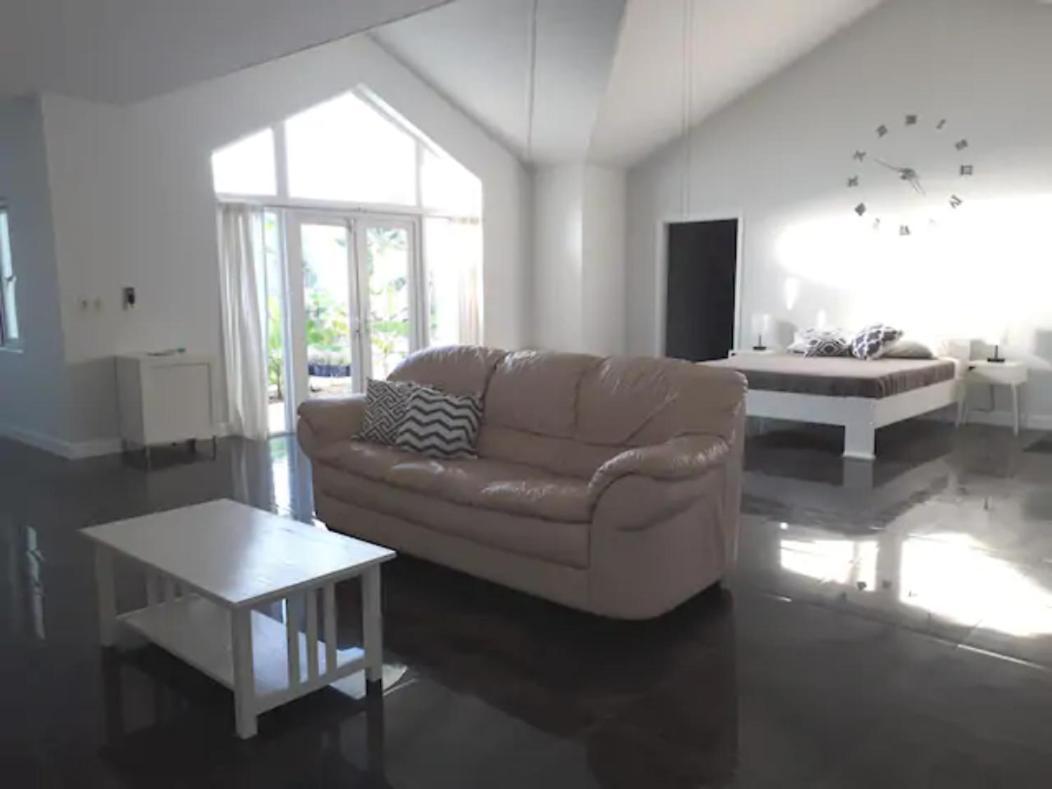 Secluded And Modern Beachfront House Hotel Nassau Eksteriør billede
